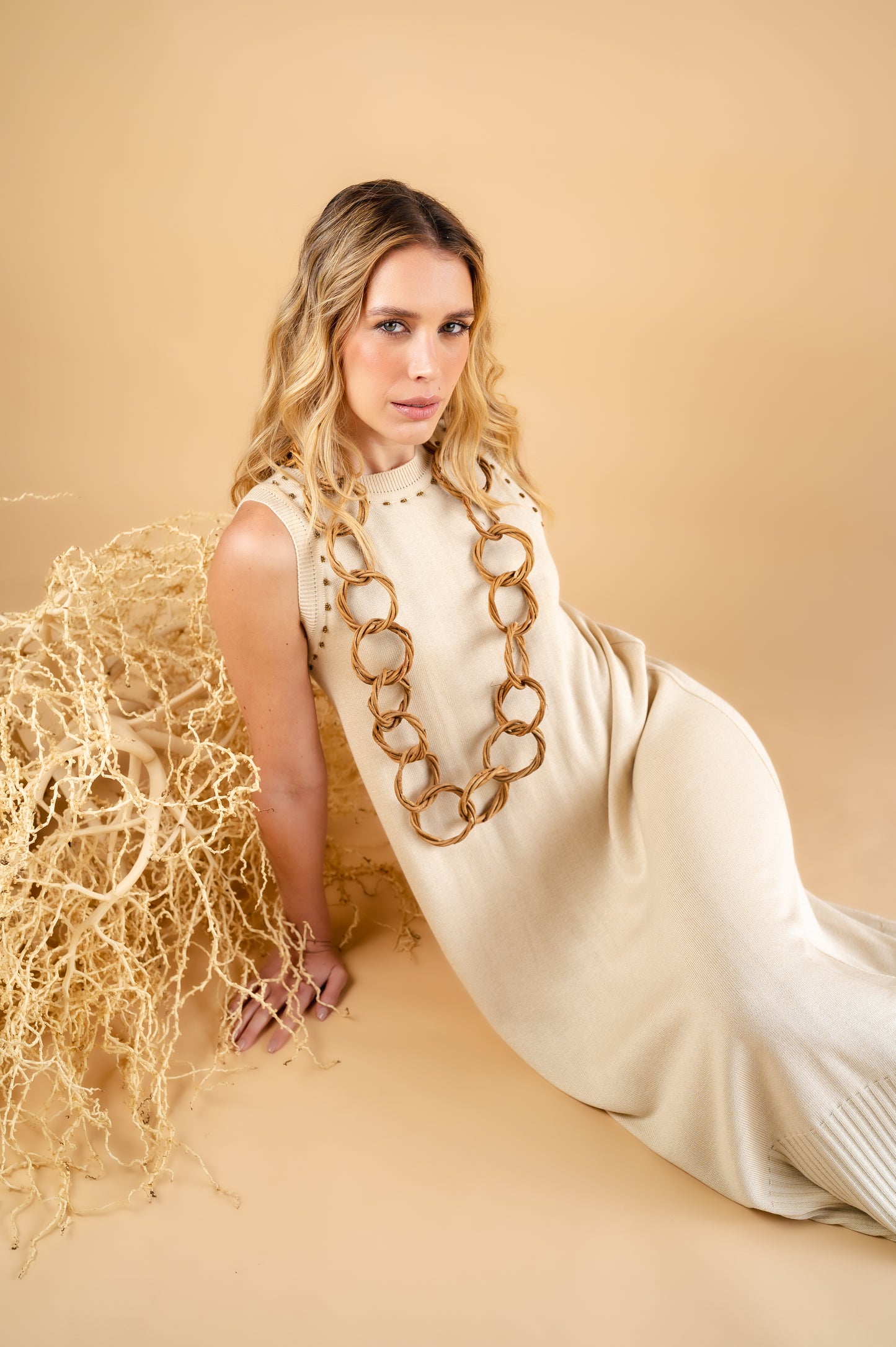 vestido raiz beige